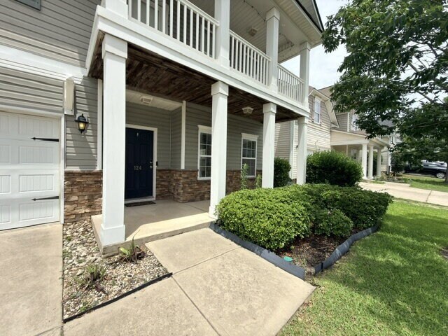 Foto del edificio - Spacious 4-Bedroom Home with Over 3,400 Sq Ft in Lexington!