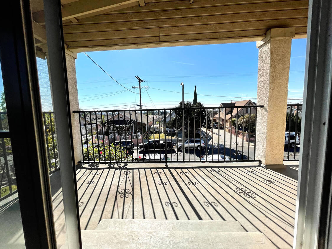 Foto principal - 3081 E 6th St