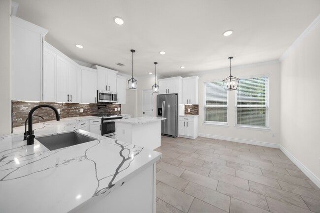 Foto del edificio - 206 Elianne Lace Ct