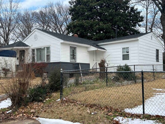 Foto del edificio - 318 Red Oak St