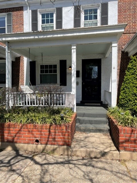 Primary Photo - 3104 Park Ave