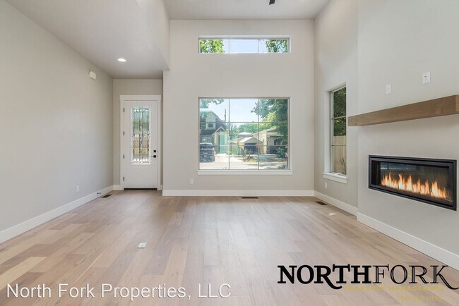 Building Photo - 3 br, 2.5 bath House - 2121 34th St