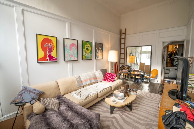 Building Photo - 814 Elm St