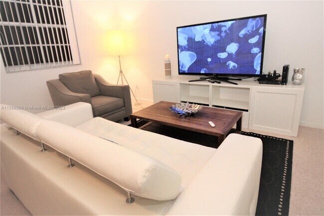 Foto del edificio - 3255 NE 184th St