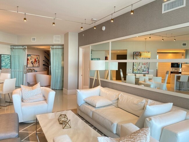 Building Photo - 17301 Biscayne Blvd