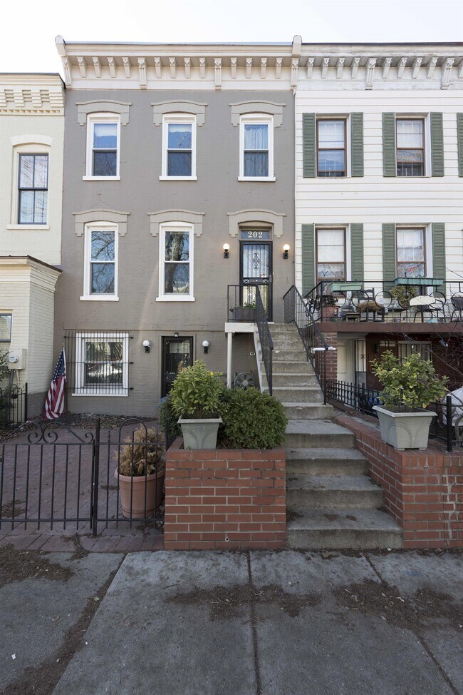 Building Photo - 202 11th St NE