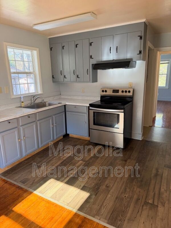 Foto del edificio - 1217 Oakridge Ave