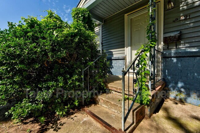 Foto del edificio - 2321 McCracken Drive