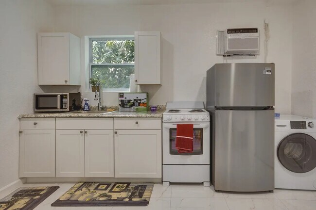 Foto del edificio - 2861 NE 5th Ct