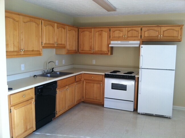 Building Photo - Duplex Available Soon!