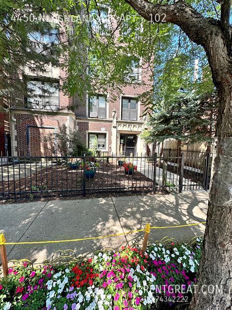 Foto del edificio - 4450 N Ashland Ave