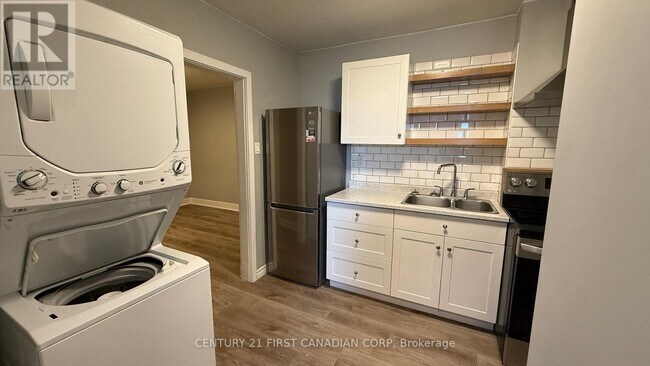 Photo du bâtiment - 1072 Dundas St