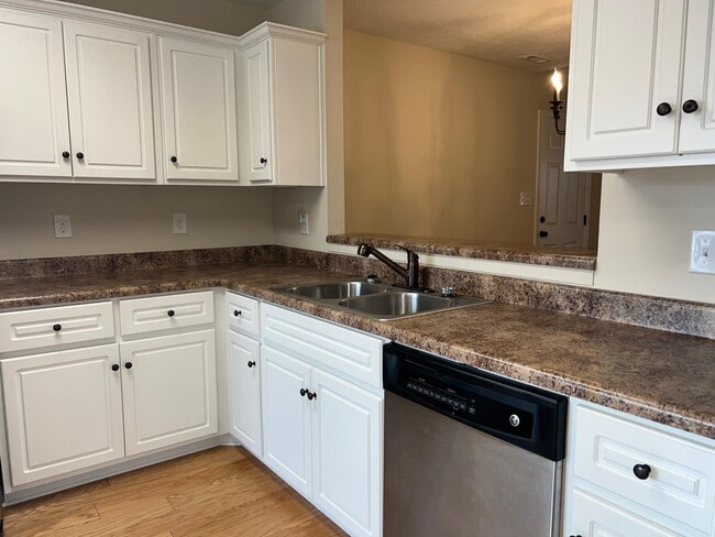 Building Photo - 476 Tarsel Ct