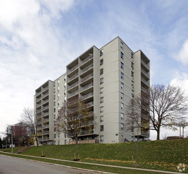 Building Photo - 297 Queens Ave