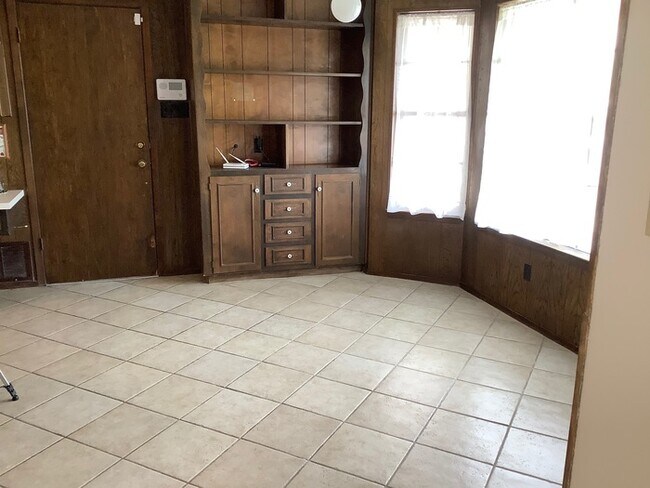 Building Photo - Beautiful Ranch Home