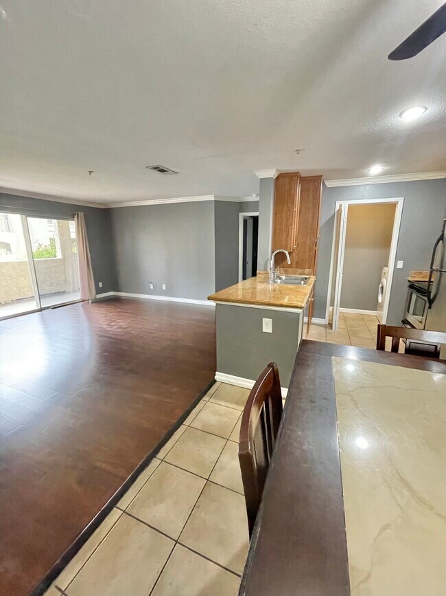 Building Photo - 2040 Las Colinas Cir
