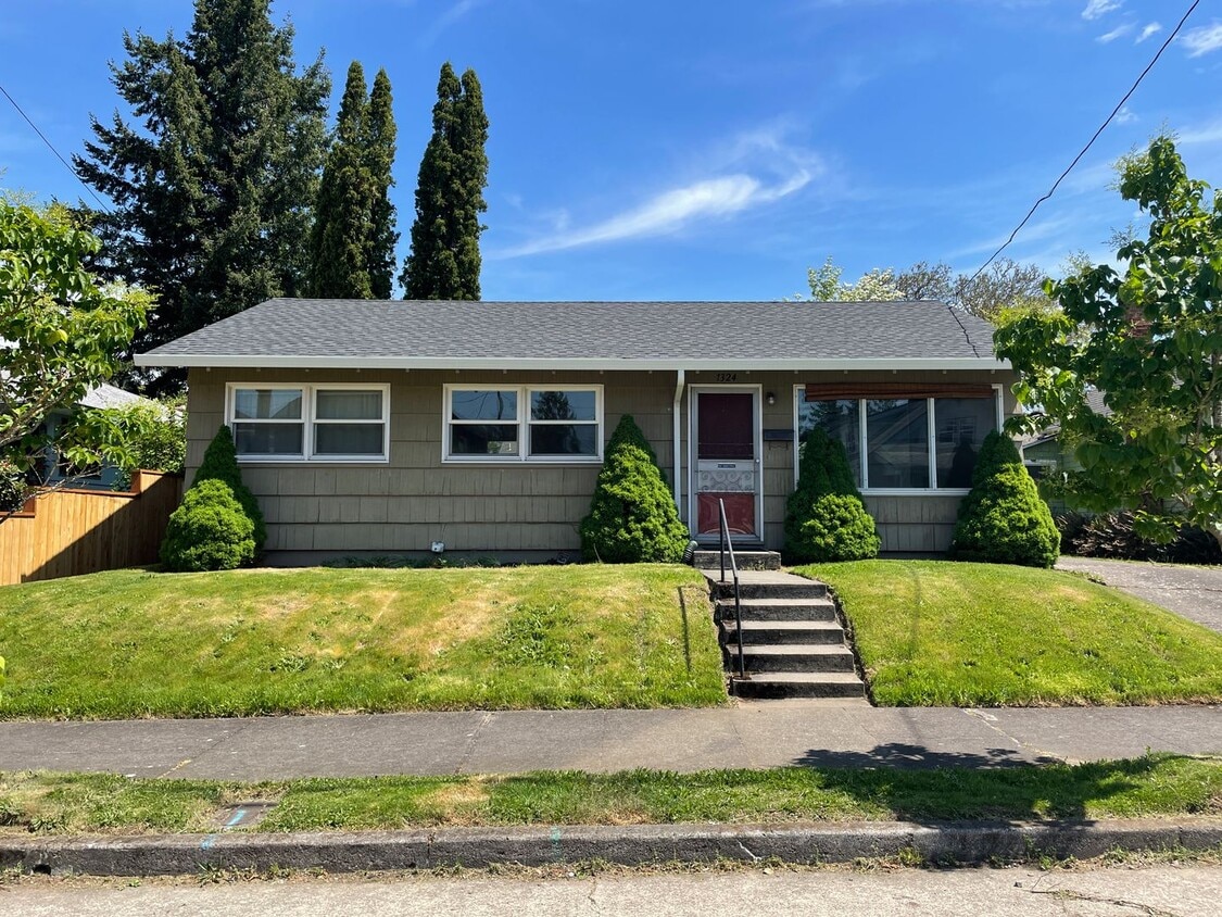 Primary Photo - Lovely Arbor Lodge 3-Bedroom Home with Spa...