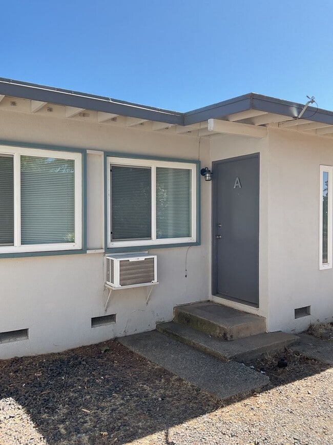 Building Photo - 5519 Paloma Ave
