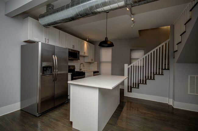 Building Photo - 1040 W 18th St