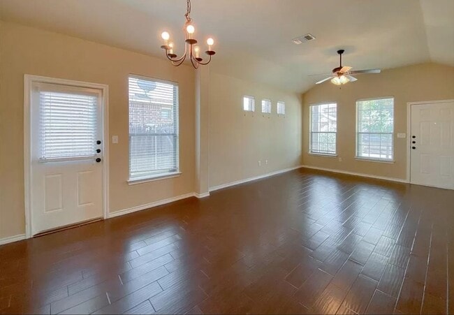 Building Photo - 137 Creekside Villa Dr