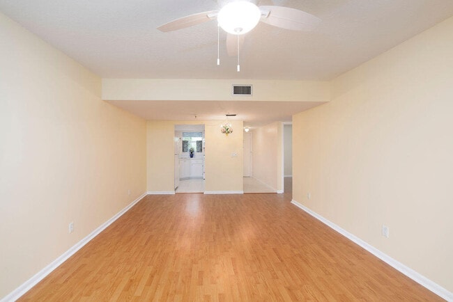 Building Photo - 18081 SE Country Club Dr