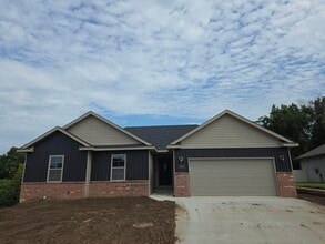 Building Photo - 3960 Clydesdale Dr