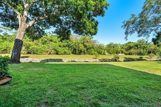 Foto del edificio - 5701 Riverside Dr