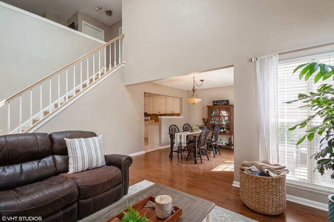 Foto del edificio - 707 Clover Hill Ct