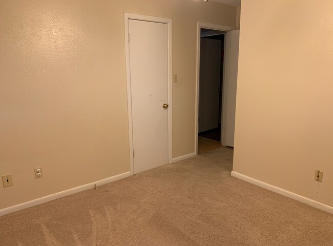 Building Photo - 301 Brookwood Cir