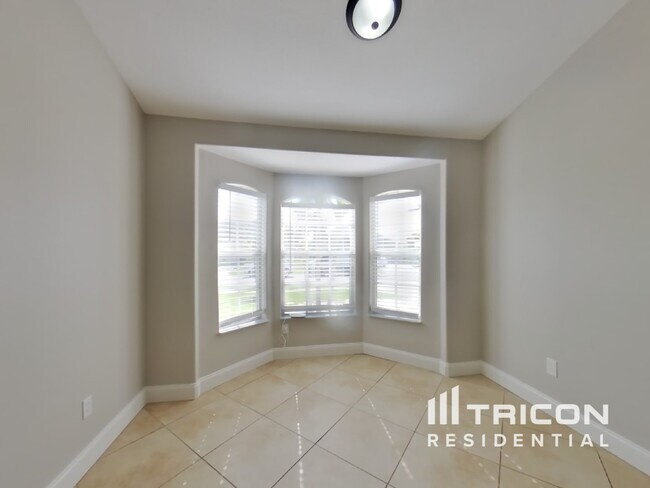 Foto del edificio - 3235 Crystal Creek Blvd