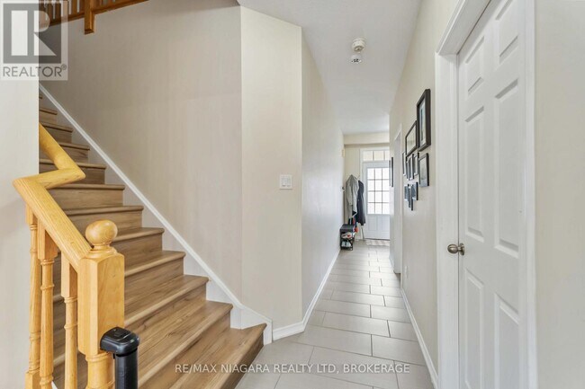 Photo du bâtiment - 8145 Blue Ash Ln