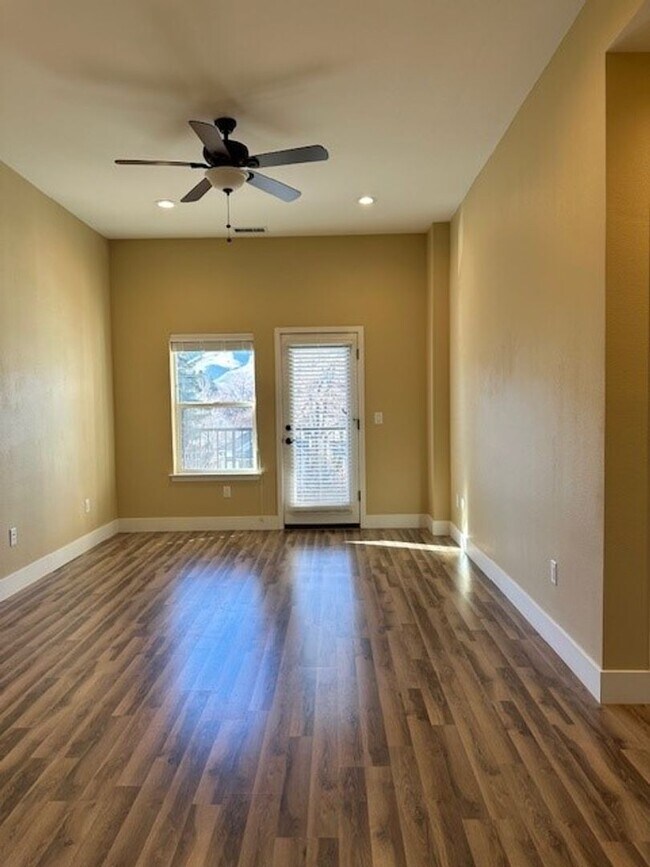 Building Photo - 308 N. Curry