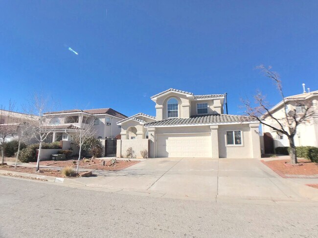 Foto del edificio - Stunning 4 bedroom in La Cueva area. Spacious layout. Refrigerated air! Extra Space!