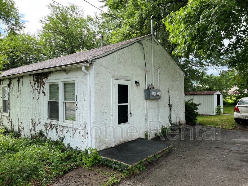 Primary Photo - 109 W Hale St