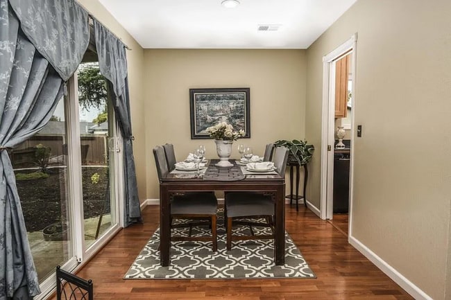 Foto del edificio - 4984 Hames Dr