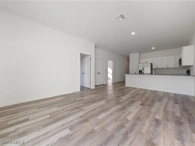Building Photo - 2206-2208 Leda Ave S