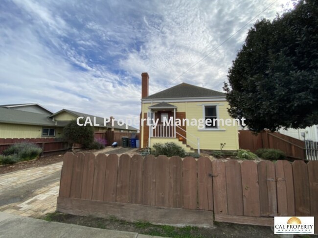 Building Photo - Two bedroom in Spreckles, CA!!