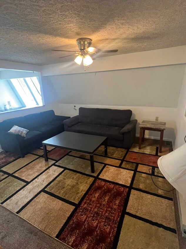 Primary Photo - 481 W Perry St