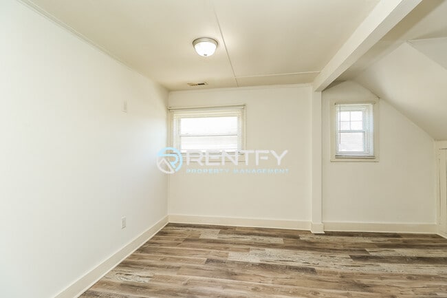 Foto del edificio - 303 E Ingle St