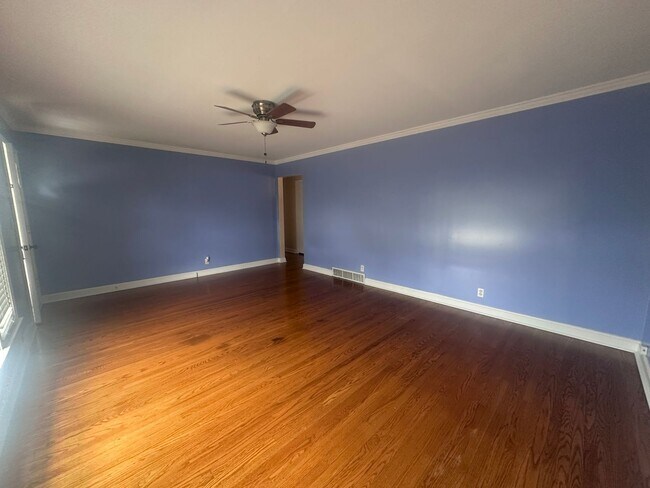 Foto del edificio - Hikes Point 3+ bedroom home with finished basement and garage