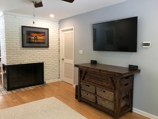 Building Photo - 4889 Lake Forrest Dr
