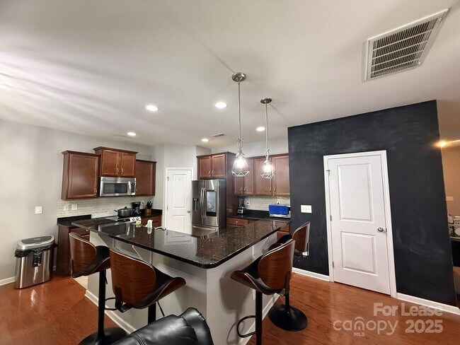 Foto del edificio - 923 Rook Rd