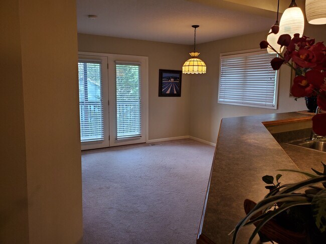 Building Photo - 650 Huntridge Dr