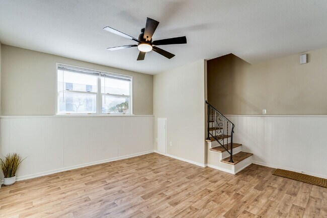 Building Photo - 713 N Dougherty Ave