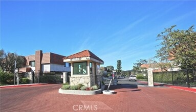 Building Photo - 27940 Ridgecove Ct N