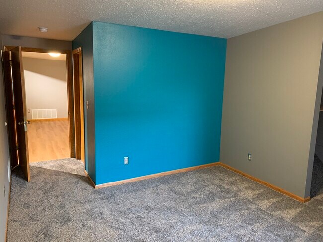 Building Photo - 315 Kittson Ave