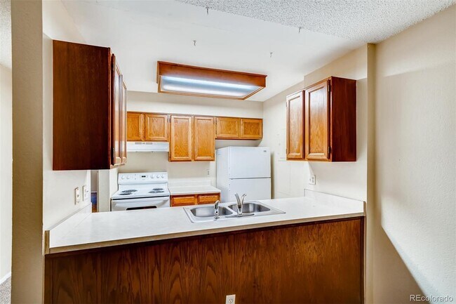 Foto del edificio - 14740 E Kentucky Dr
