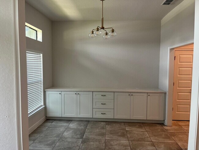 Foto del edificio - "Spacious 4-Bedroom Home in Mulberry's Heritage Park - 2 Full Baths & 2,211 Sq. Ft. of Comfort!"