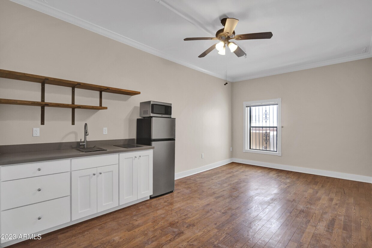 Foto principal - 5753 W Glendale Ave