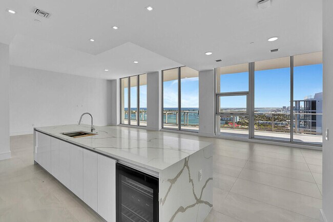 Foto del edificio - 220 Lake Shore Dr
